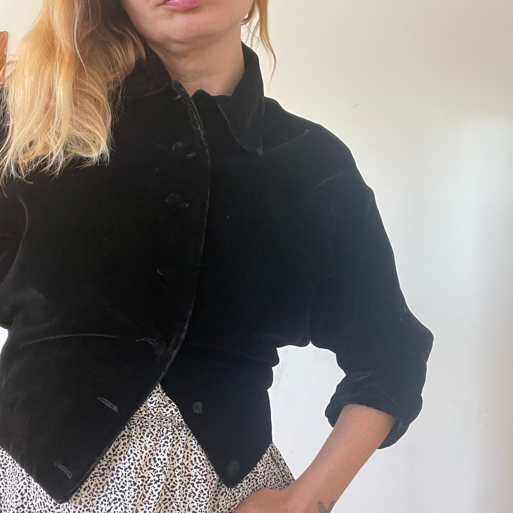 Vintage 50’s velvet half jacket. VERY CHIC! Think Marilyn at the Oscars. Sexy🔥 - Picture 3 of 5